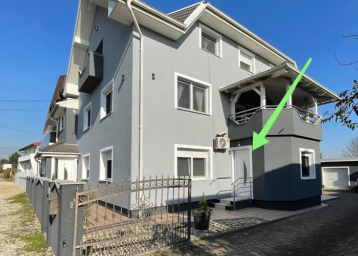 4 Stars Apartments Near Airport