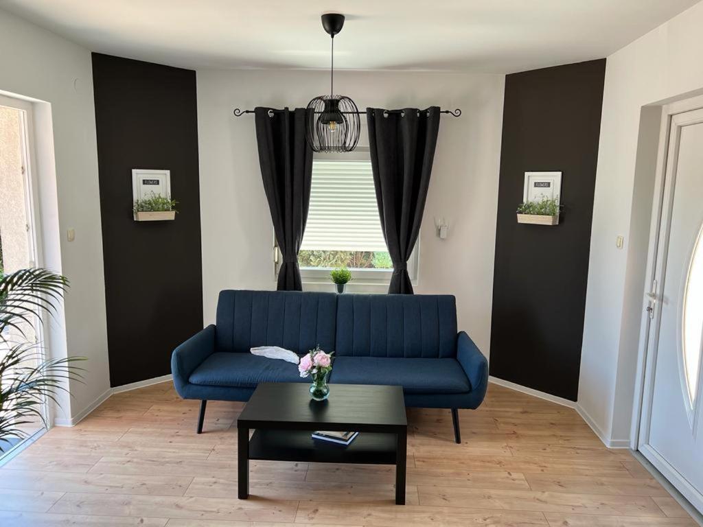 4 Stars Near Airport Apartment