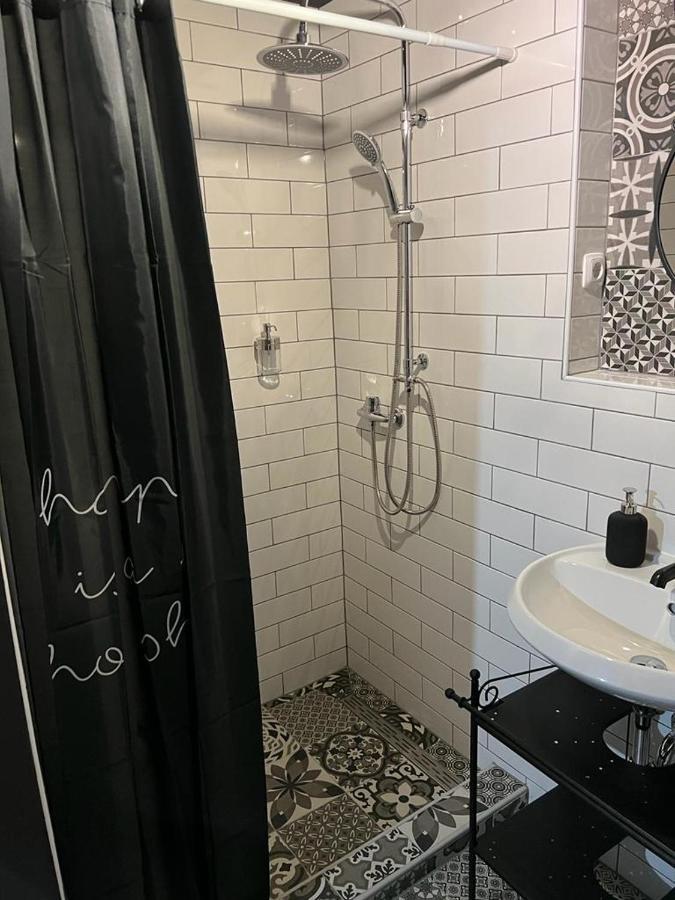 4 Stars Near Airport *