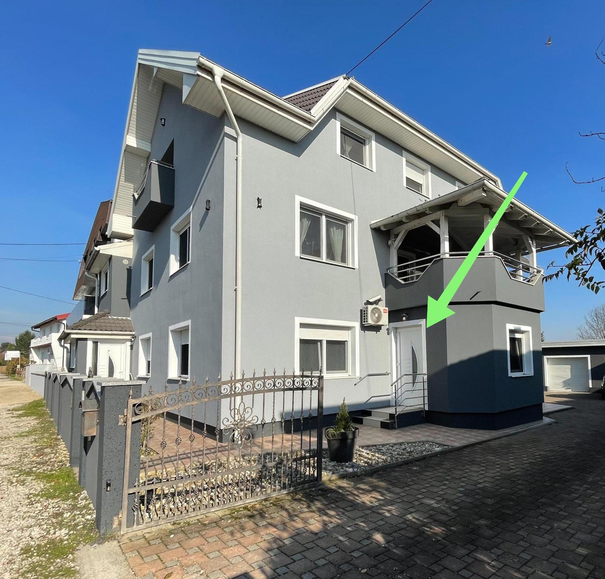 Apartment 4 Stars Near Airport *