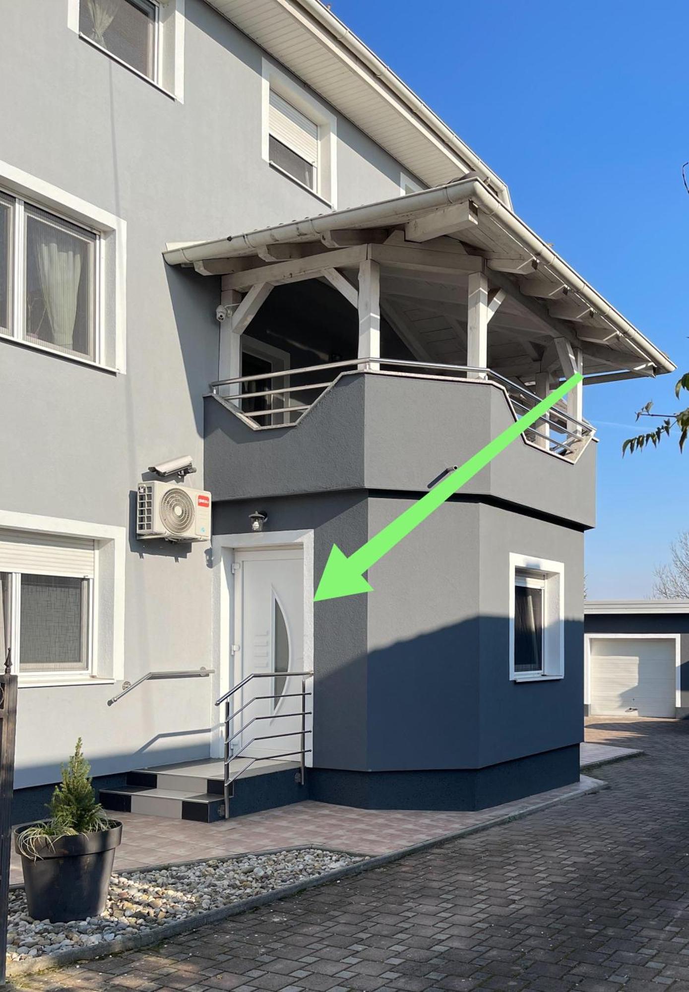 4 Stars Near Airport
